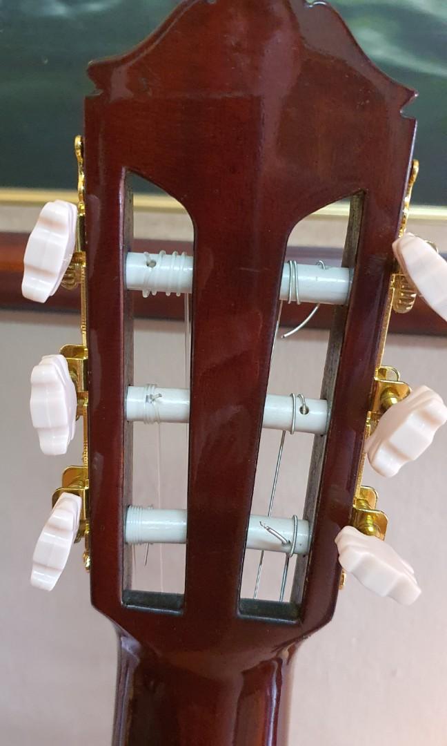 Do classical guitars always have nylon strings? If not, what are those  guitars with steel strings but look almost exactly like classical guitars  called? - Quora