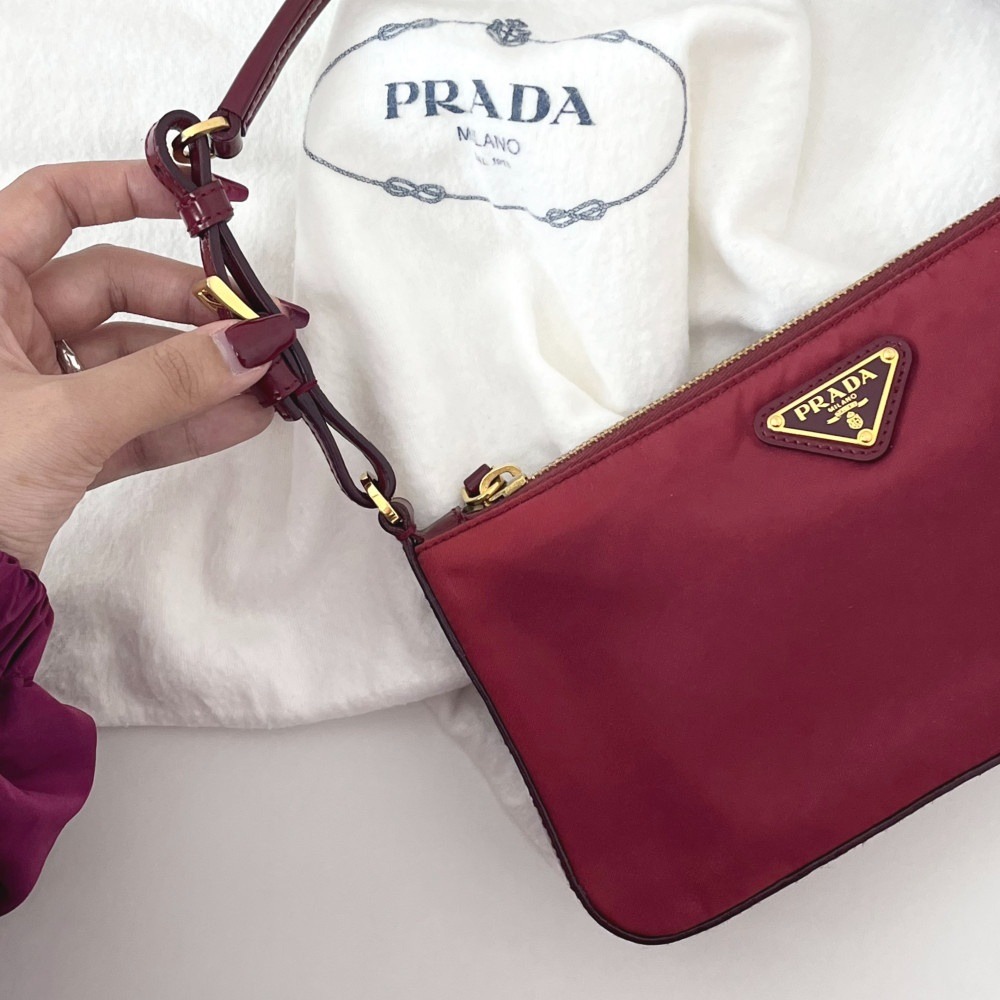 Prada pocono bag shop