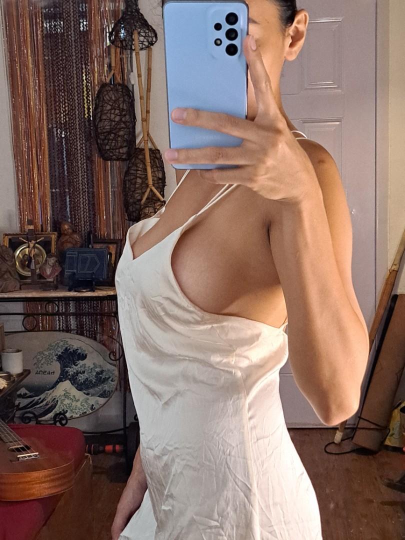 white_sexy_back_elegant_silk_d_1667296057_bfd39806_progressive.jpg