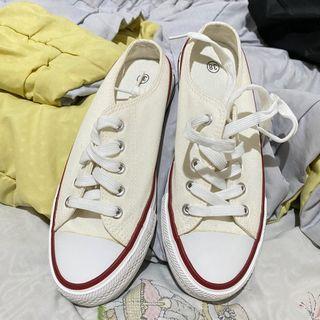 White Sneakers EE / Sneakers Putih EE