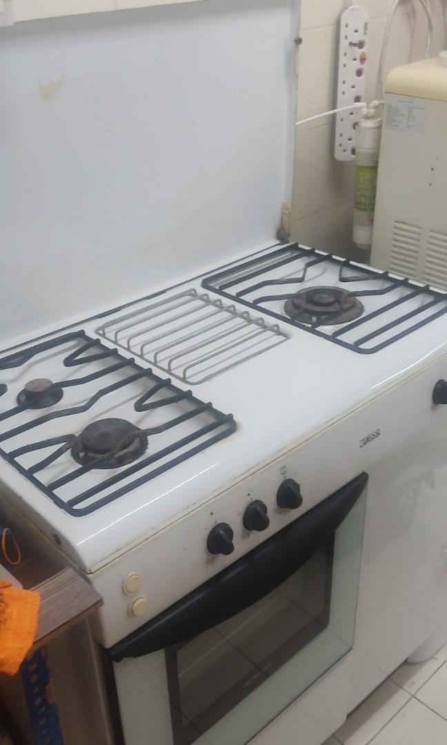 Zanussi gas stove and oven, Furniture & Home Living, Kitchenware