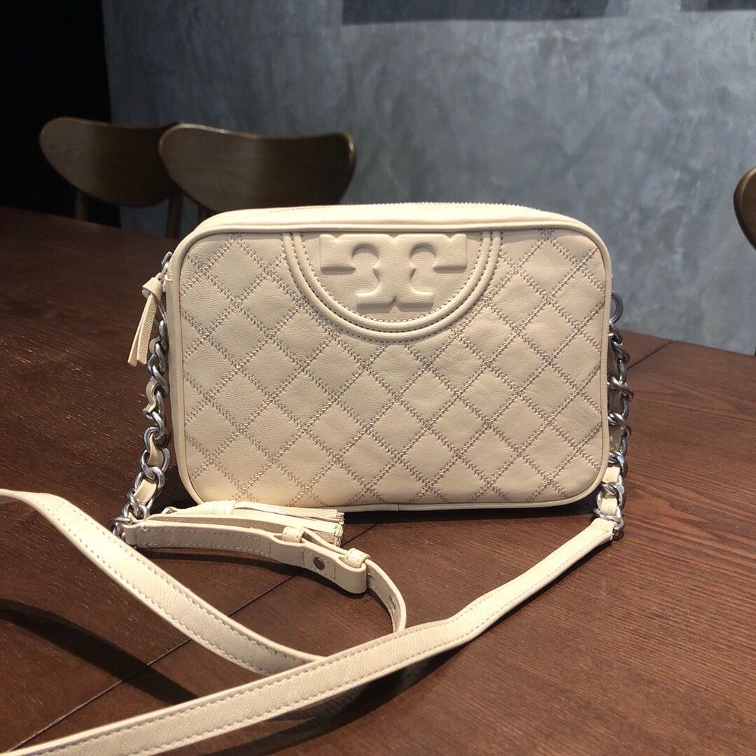 Tory burch fleming 2025 soft distressed camera bag