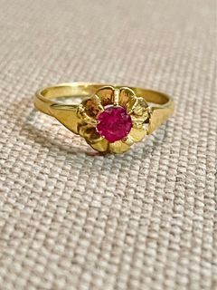 18 karat pink sapphire belcher ring