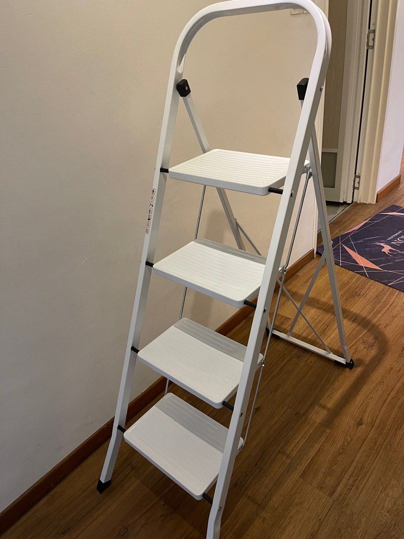 4 step ladder, Furniture & Home Living, Home Improvement & Organisation