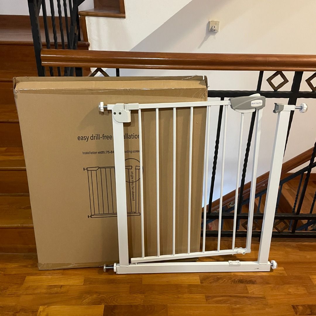 Baby gate hot sale 84cm