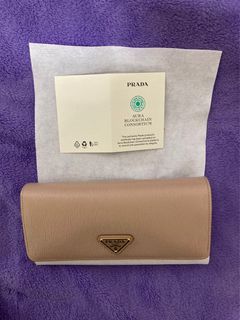 (全新) PRADA 金色浮雕logo牛皮雙釦長夾 裸色