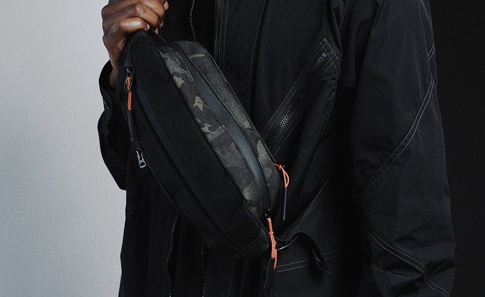 Aer x Carryology Tokai Sling x pac Black MCB