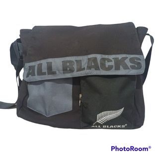 All blacks slingbag