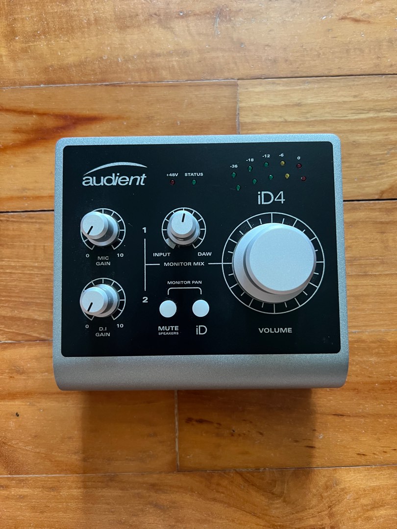Audient iD4 High Performance USB Audio Interface, Hobbies & Toys, Music ...