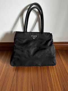 💯 authentic Prada nylon tote
