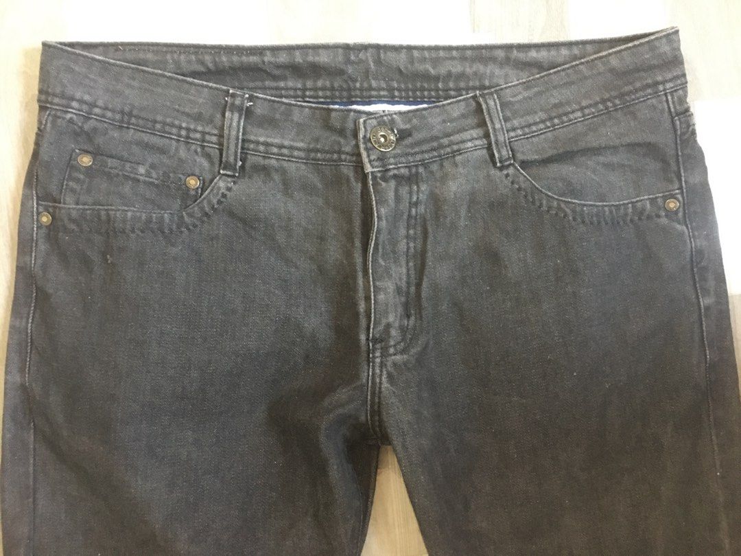 Bench OJ Rajo pants jeans (Category: Jeans) located in Quezon City. Submitted by freeman520 (Listing ID 1195807744, Image 3). Description: Bench OJ+Rajo pants jeans Size 36 No issue Slightly used only Rfs: decluttering.