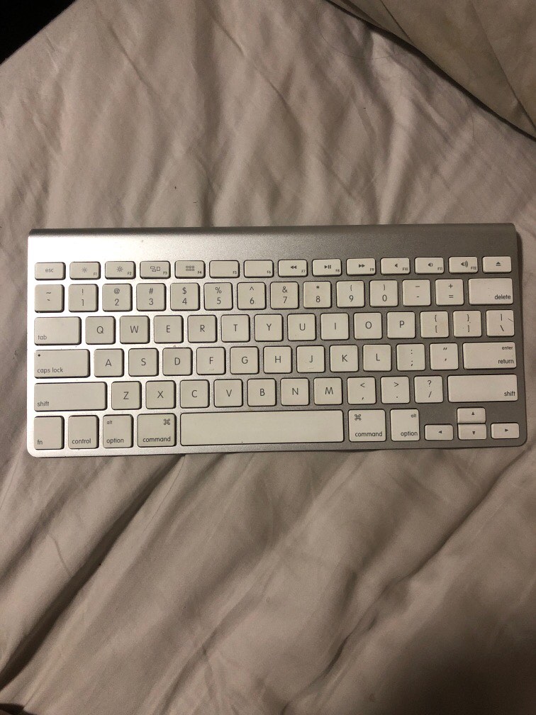 Bluetooth Apple Keyboard, Computers & Tech, Parts & Accessories