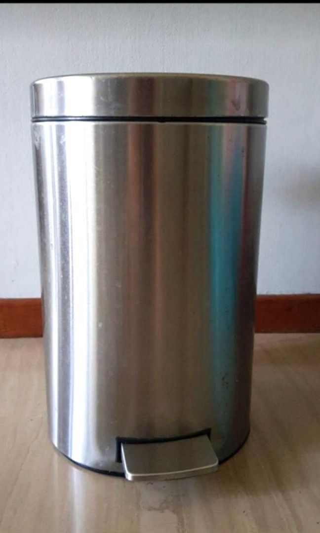 Brabantia petal dustbin/ zebra whistling kettle, Furniture & Home