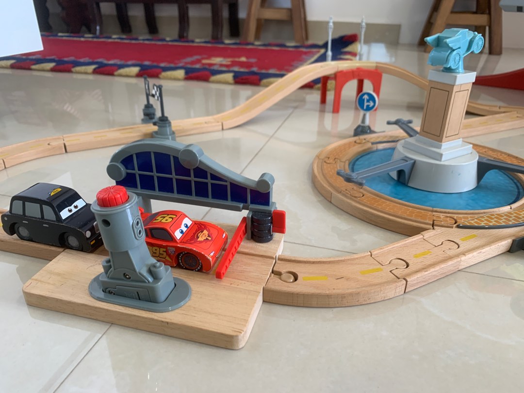 Cars 2 Wooden Playset London Grand Finale, Hobbies & Toys, Toys & Games