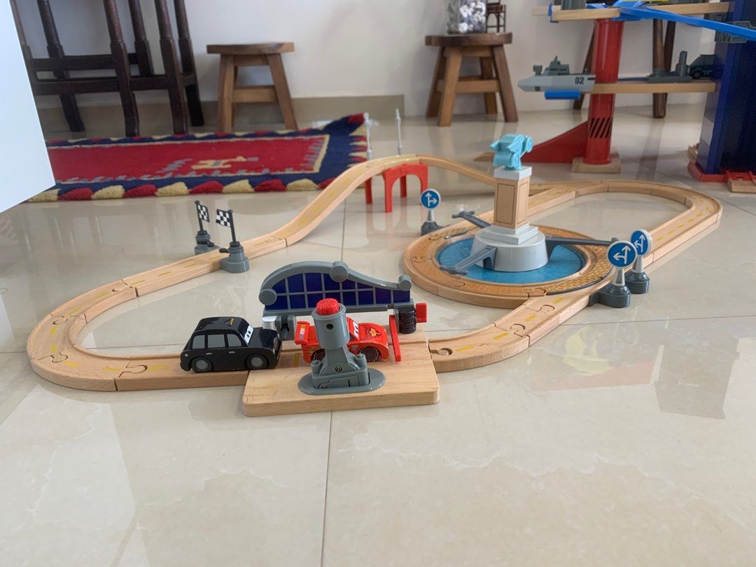 Cars 2 Wooden Playset London Grand Finale, Hobbies & Toys, Toys & Games