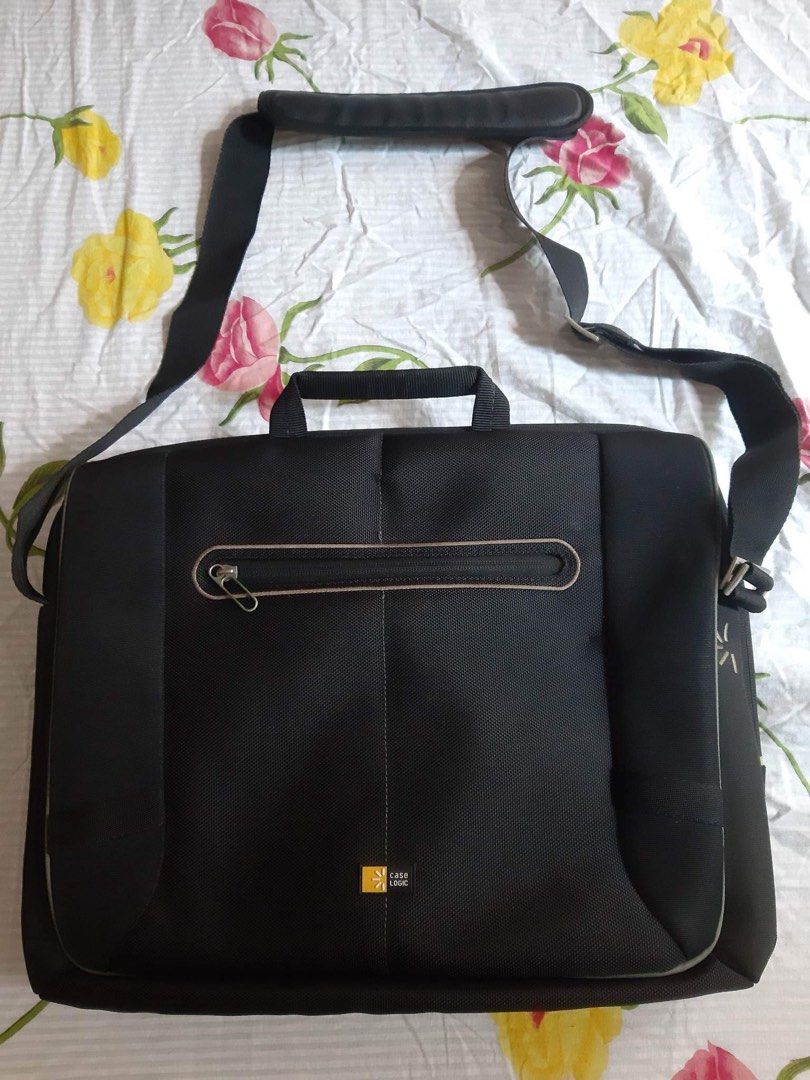 Case Logic Laptop Bag, Computers & Tech, Parts & Accessories, Laptop Bags & Sleeves on Carousell
