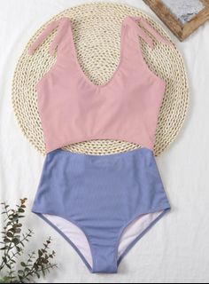 Colorblock Cut Out Onepiece Swimsuit