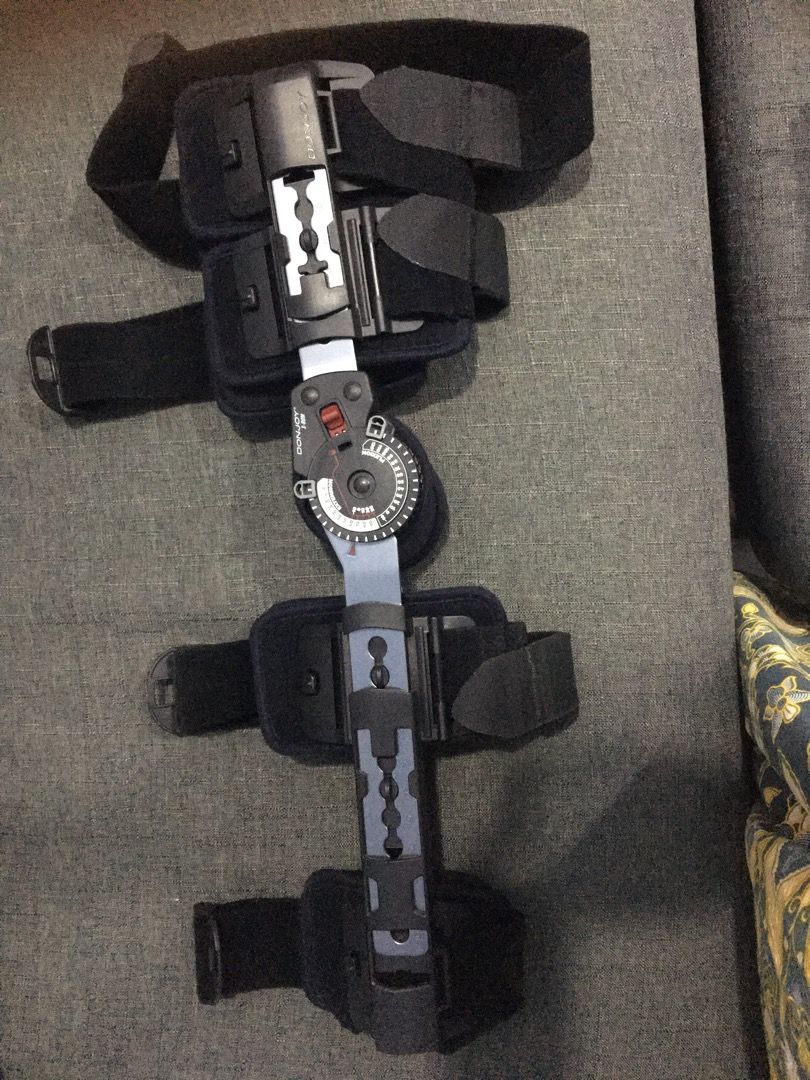 Donjoy XACT Post Op Knee Braces, Health & Nutrition, Braces, Support