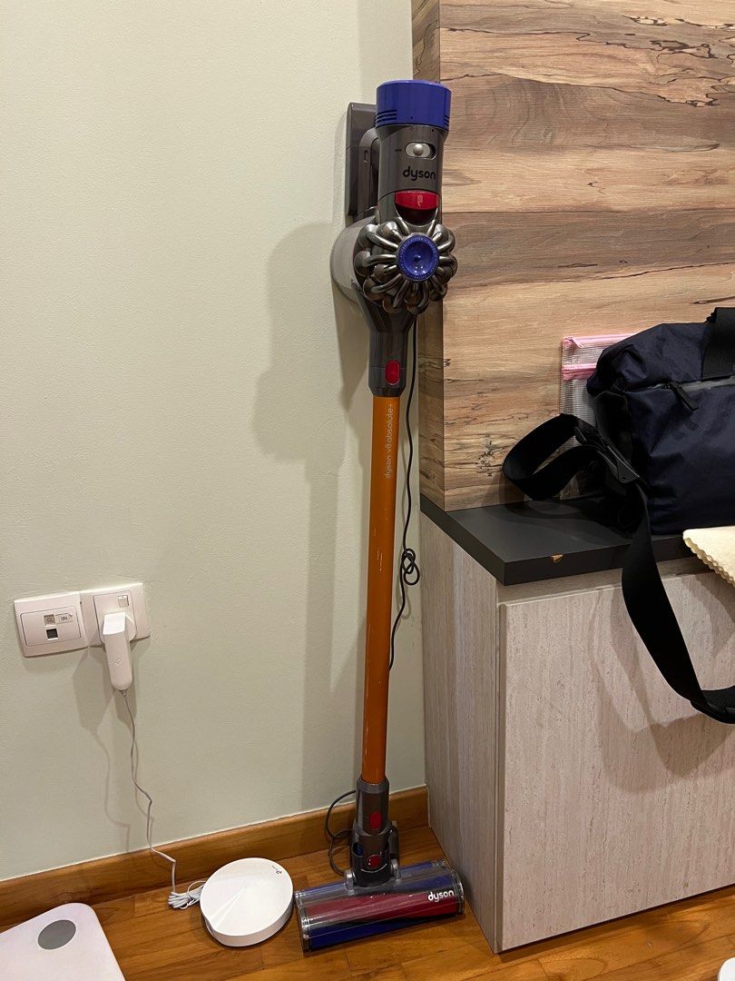 Dyson V8 absolute+, TV & Home Appliances, Vacuum Cleaner & Housekeeping