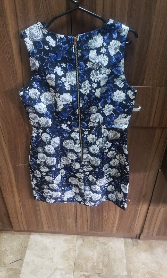 FORME dress original. size: USA M (Category: Dresses) located in Malabon City. Submitted by moibee (Listing ID 1195823370, Image 2). Description: forme dress original only used once for an event rfs: cant fit into it already size: USA M EUR 38 UK 10.