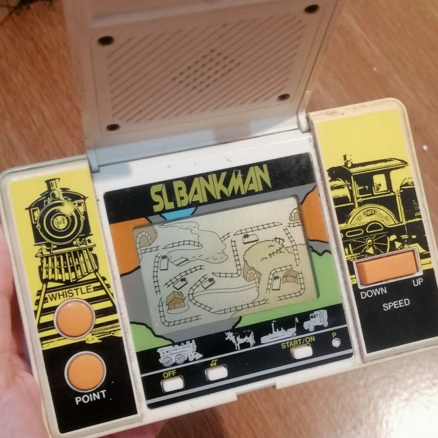 Game watch jadul gimbot casio sl bankman, Elektronik, Lainnya di Carousell