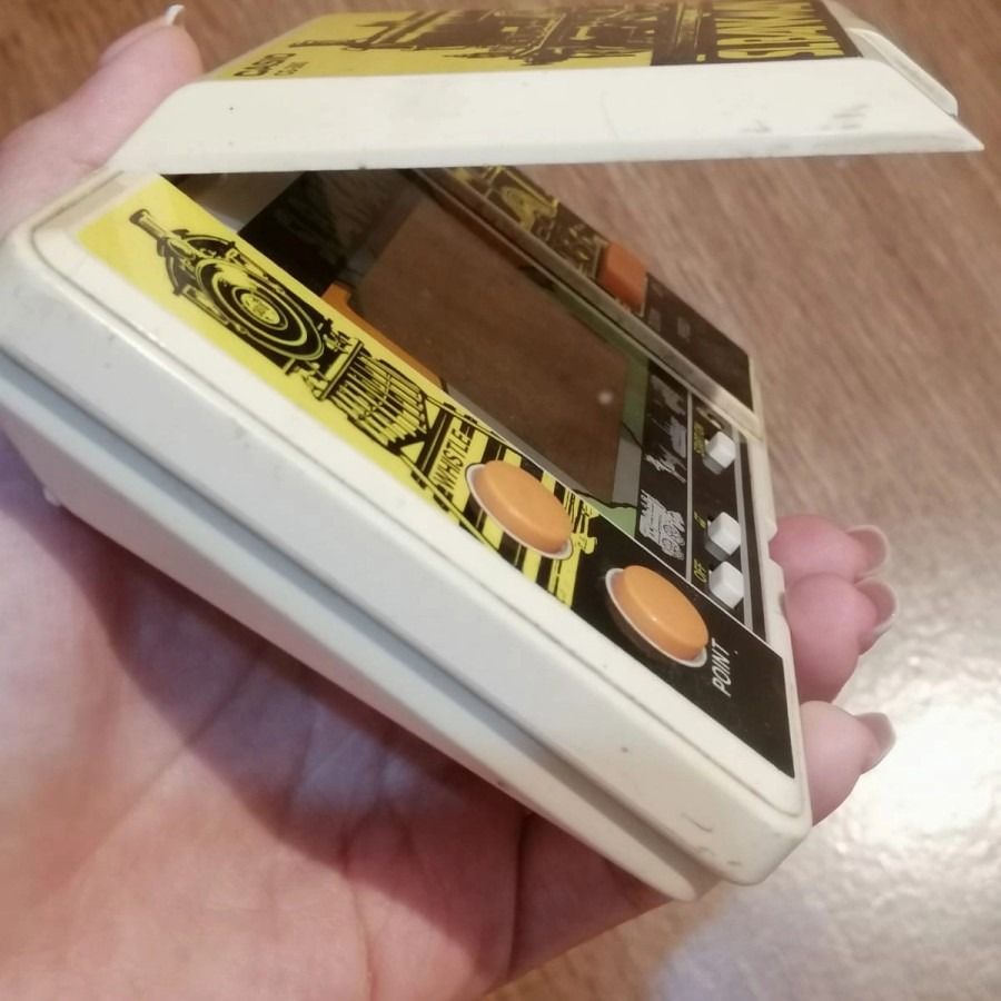 Game watch jadul gimbot casio sl bankman, Elektronik, Lainnya di Carousell