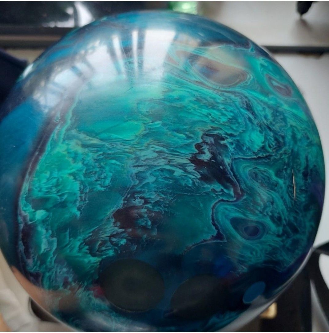 Hammer Black Widow Sting Bowling ball 保齡球 15lbs, 運動產品, 運動與體育, 運動與體育