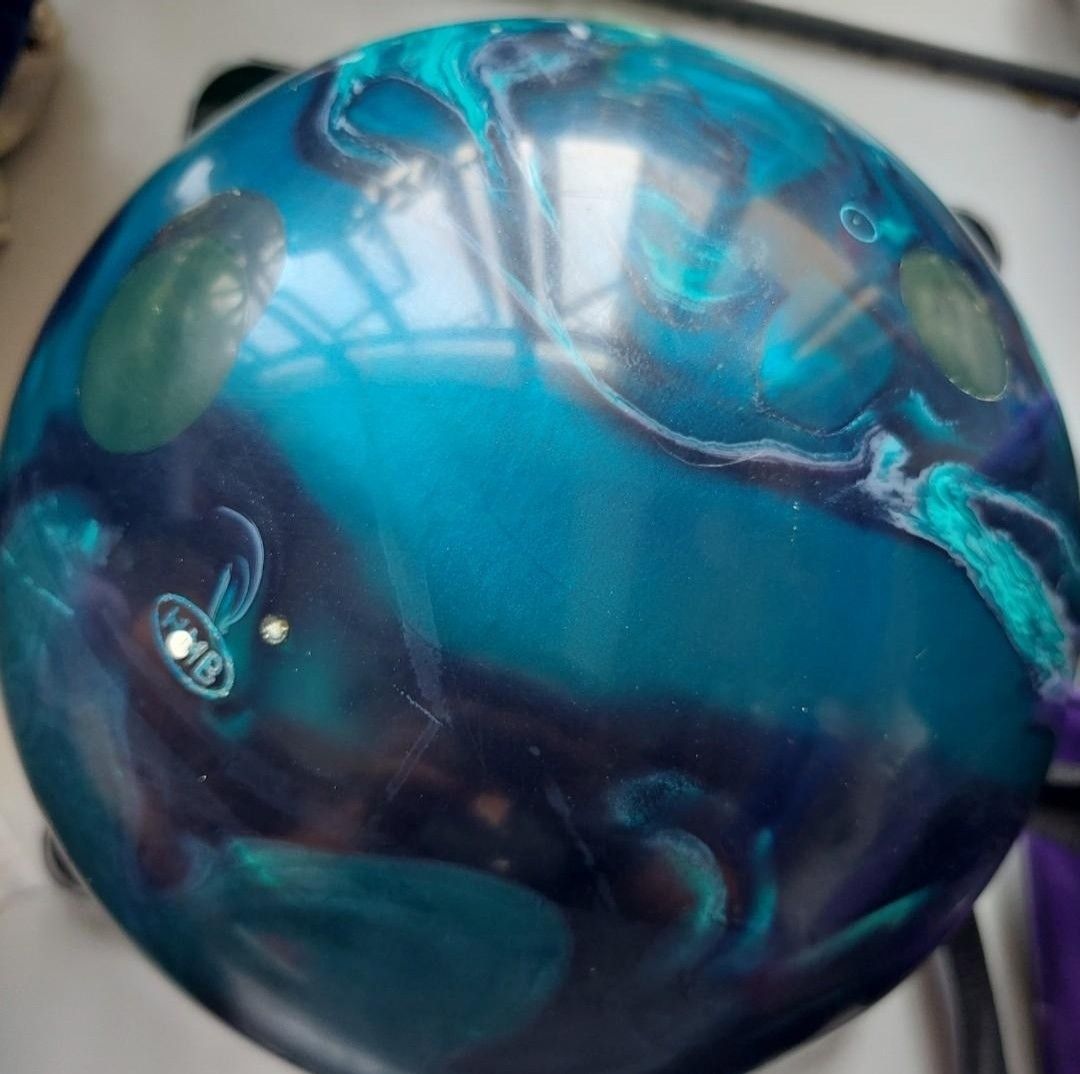 Hammer Black Widow Sting Bowling ball 保齡球 15lbs, 運動產品, 運動與體育, 運動與體育