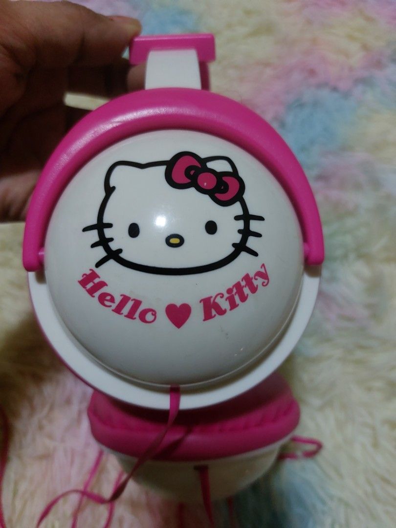 FOLDABLE HELLO KITTY HEADSET, Announcements on Carousell
