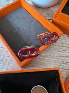 Hermes Necktie Clips. With pouch & box ❤️