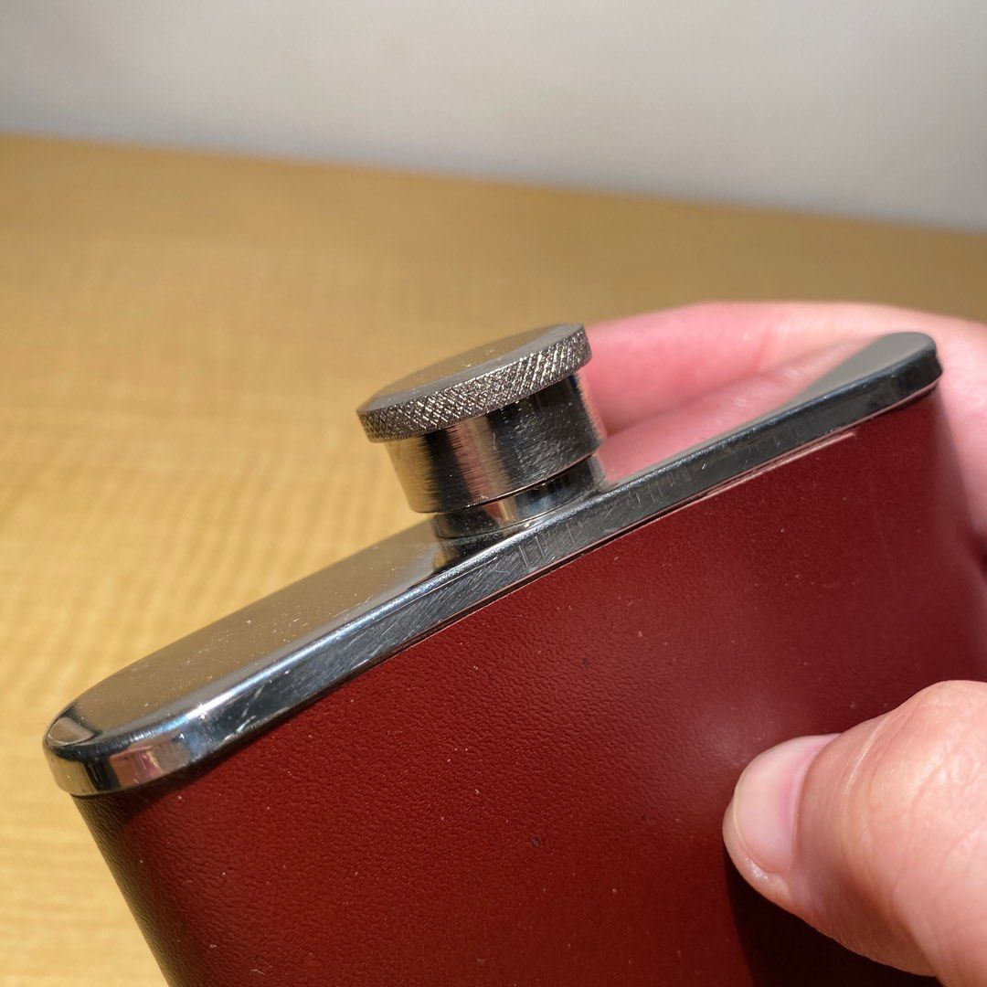Hip flask made in hongkong (Category: Water Bottles & Tumblers) located in Davao. Submitted by out.with.the.old (Listing ID 1195988856, Image 3). Description: Condition 8/10 Ij .