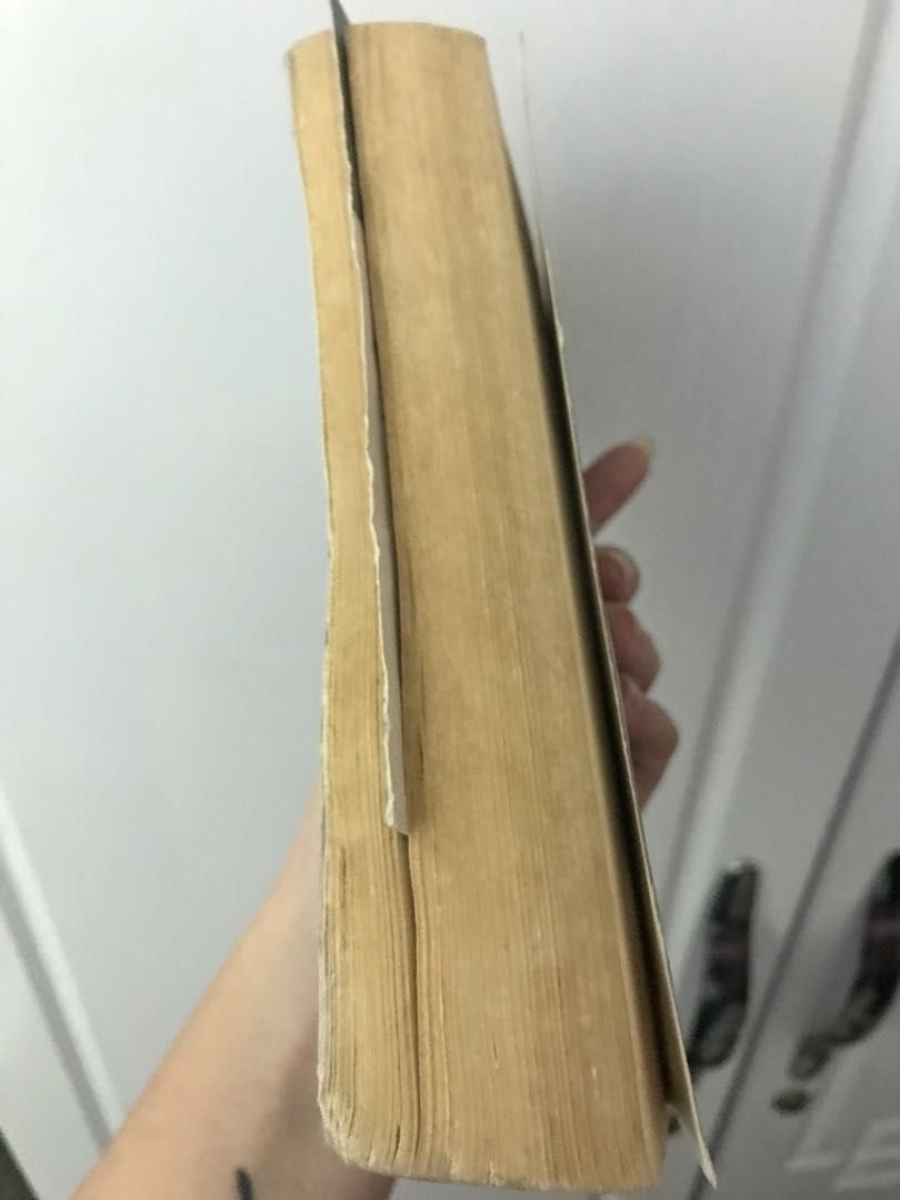 Huid by Mo Hayder (Category: Storybooks) located in Makati City. Submitted by laineycops (Listing ID 1195922228, Image 3). Description: Natural yellowing Travelling book Written in Dutch Crime and thriller fiction.