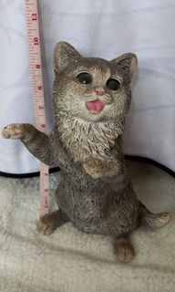 Japan Ceramic Cat display