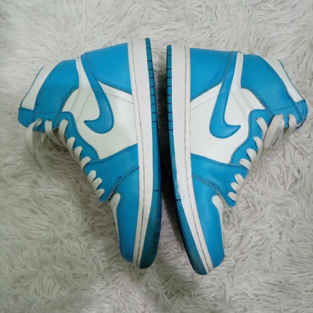 retro 1 unc on feet
