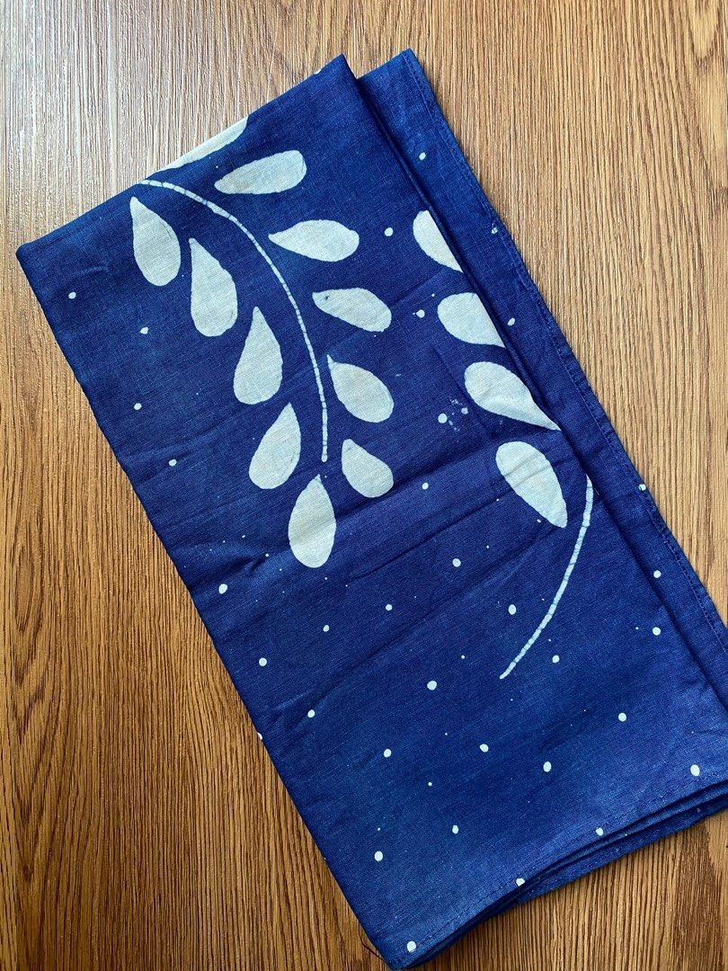 Kana Goods Scarf, Fesyen Wanita, Aksesoris di Carousell