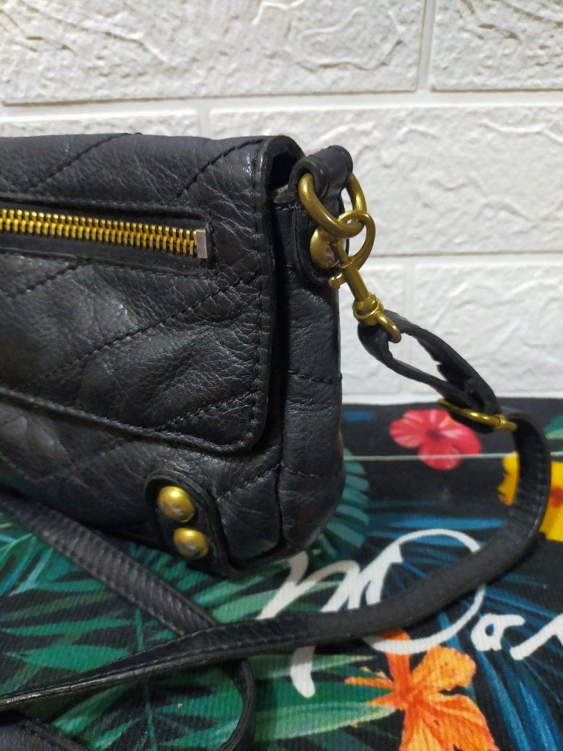 LINEA PELLE LEATHER BAG (Category: Luxury Bags & Wallets) located in La Trinidad. Submitted by xef06 (Listing ID 1195964115, Image 2). Description: leather na leather pang arte arte.. super nice n actual.