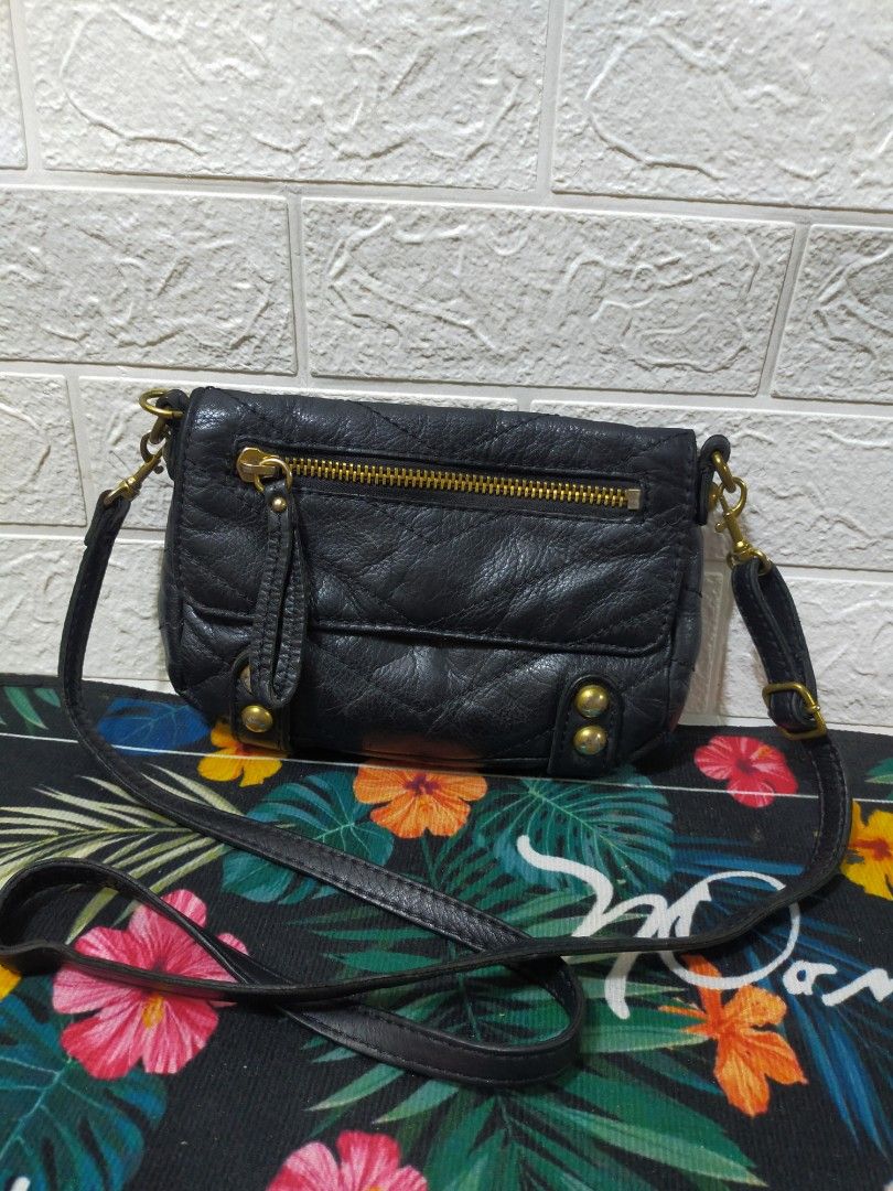 LINEA PELLE LEATHER BAG (Category: Luxury Bags & Wallets) located in La Trinidad. Submitted by xef06 (Listing ID 1195964115, Image 1). Description: leather na leather pang arte arte.. super nice n actual.