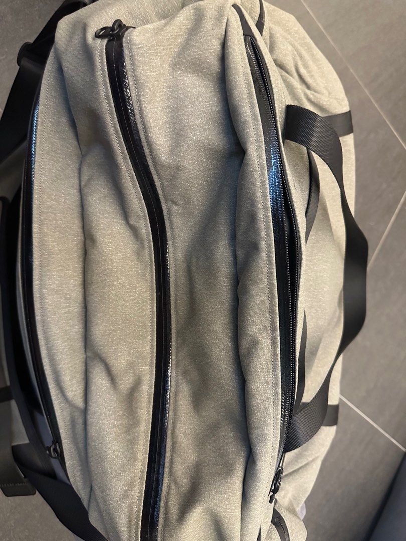 Lululemon Core Large Duffle Bag 38L, 男裝, 袋, 腰袋、手提袋、小袋 Carousell