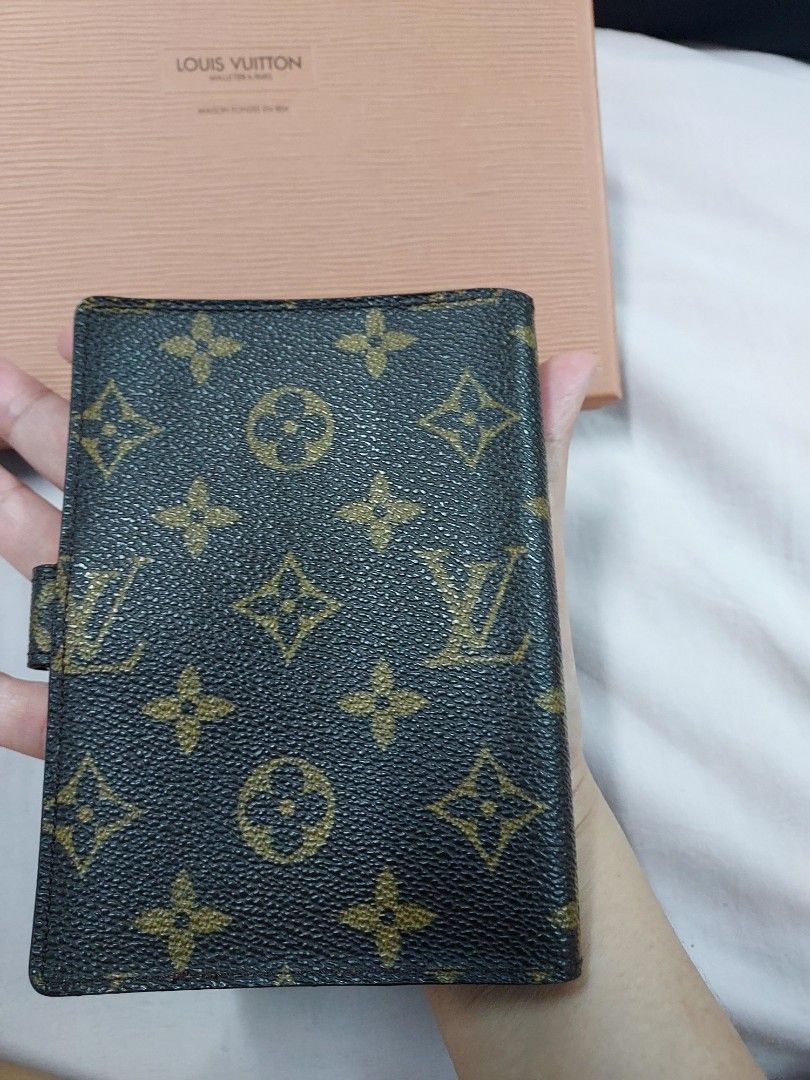 LV Agenda Authentic (Category: Luxury Bags & Wallets) located in Paranaque City. Submitted by andim8 (Listing ID 1195949262, Image 3). Description: LV Agenda Small Size . Hardware still gold. button is still very good with 3 card pockets and one big pocket on other side. Monogram exterior still in very good condition. Interior as well.will come with box original lv. perfect for gift for loved ones #topitems.