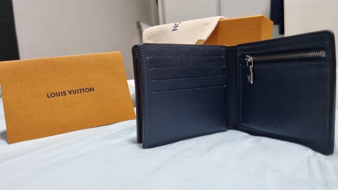 Amerigo Wallet Taiga Leather - Personalisation M62045