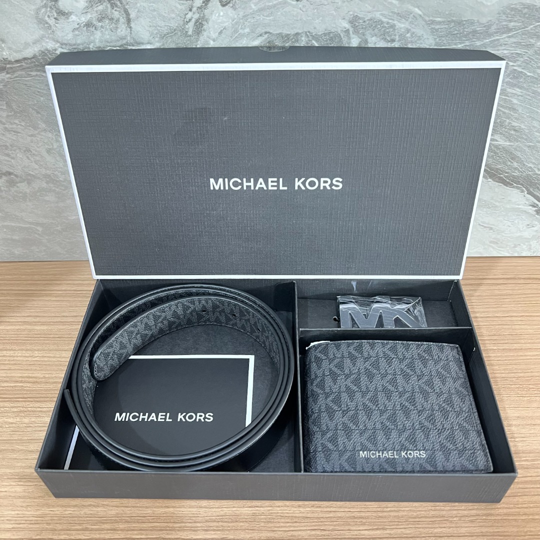  Michael Kors Mens Logo Belt and Billfold 3 in 1 Wallet