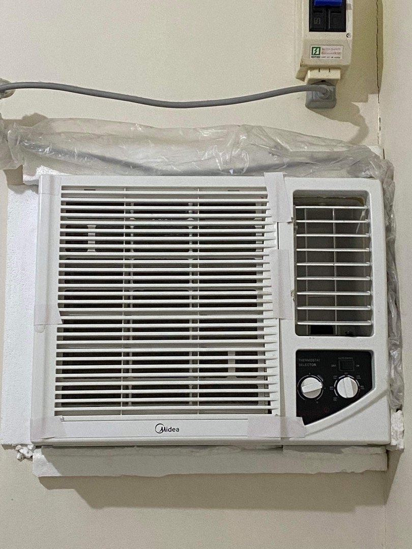 Midea 0.75hp Manual Window Type NonInverter Aircon (FP51ARA008HMNVN5