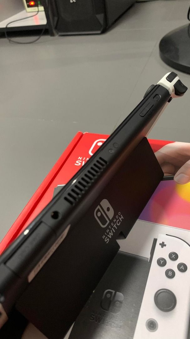 NINTENDO SWITCH OLED MODEL WHITE second hand, Video Gaming, Video Game Consoles, Nintendo on