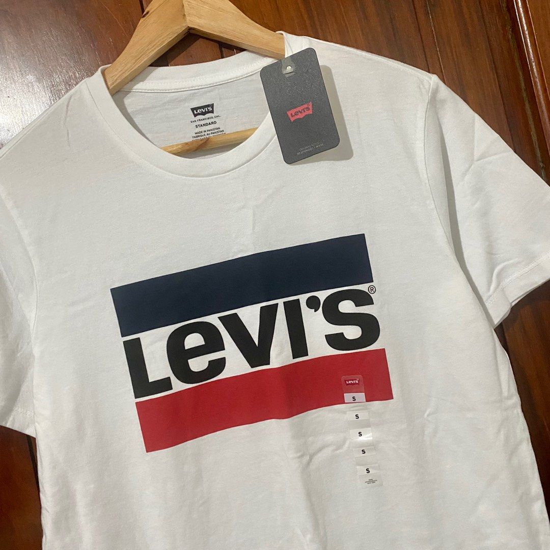 Original Levi's Shirt for Men Small Size, Men's Fashion, Tops & Sets,  Tshirts & Polo Shirts on Carousell