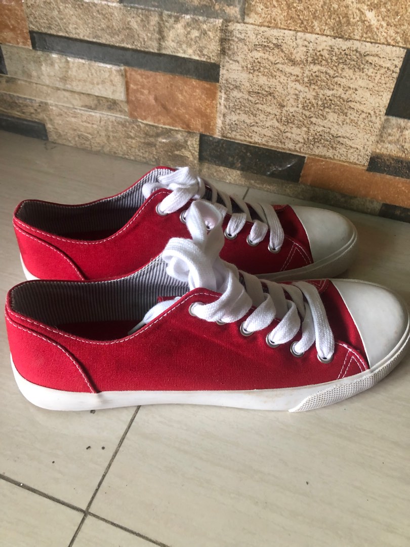 mossimo slip on sneakers