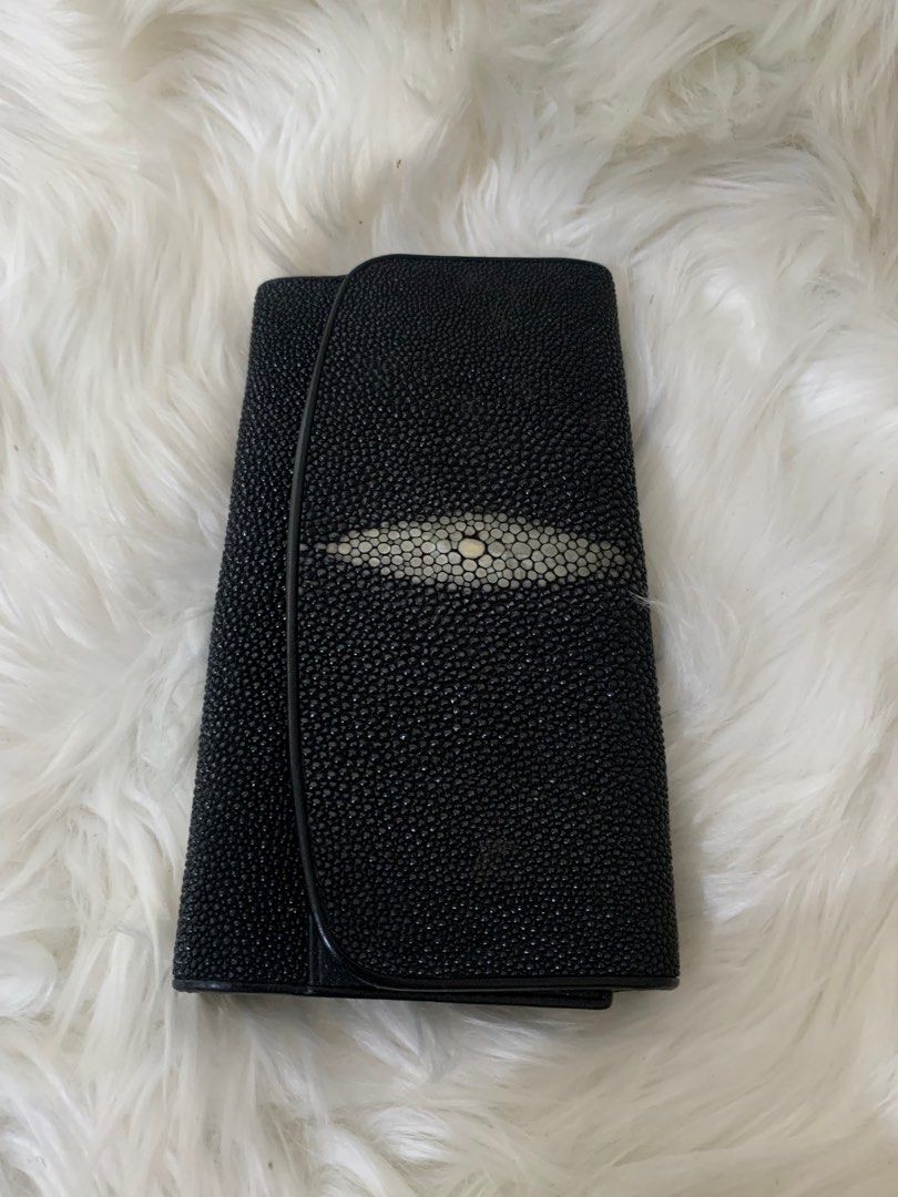 Original Stingray trifold wallet, Women's Fashion, Bags & Wallets ...