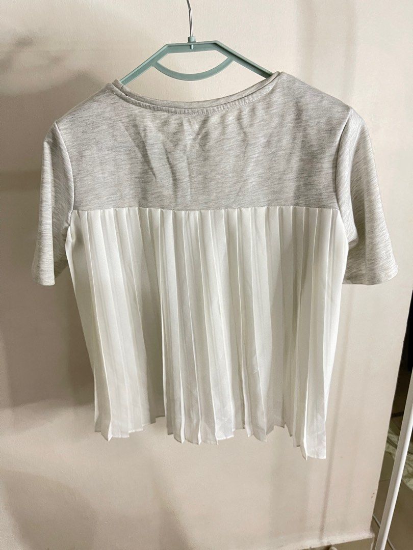 Padini top (Category: Shirts) located in Johor Bahru. Submitted by khronicallyonlineismysin (Listing ID 1195850310, Image 2). Description: Good condition 9.9/10.
