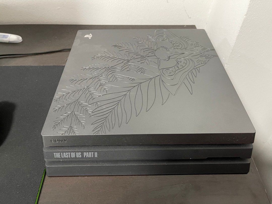 Playstation 4 pro Last of us edition. 1TB, Video Gaming, Video Game