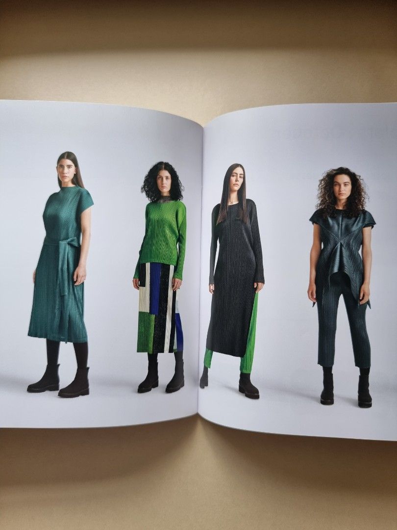 PLEATS PLEASE ISSEY MIYAKE AW 2021/22 LOOKBOOK, Hobbies & Toys,