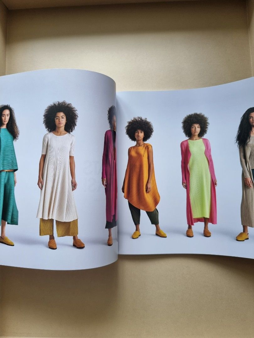 PLEATS PLEASE ISSEY MIYAKE AW 2021/22 LOOKBOOK, Hobbies & Toys,